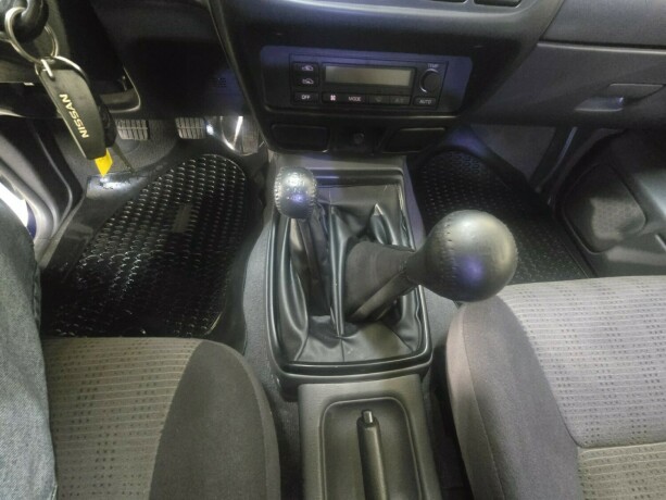 nissan-king-cab-diesel-2003-big-14