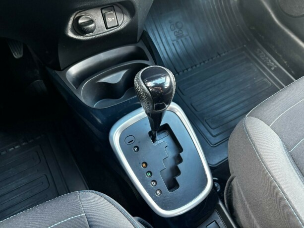 toyota-yaris-elektrisitetbensin-2017-big-17