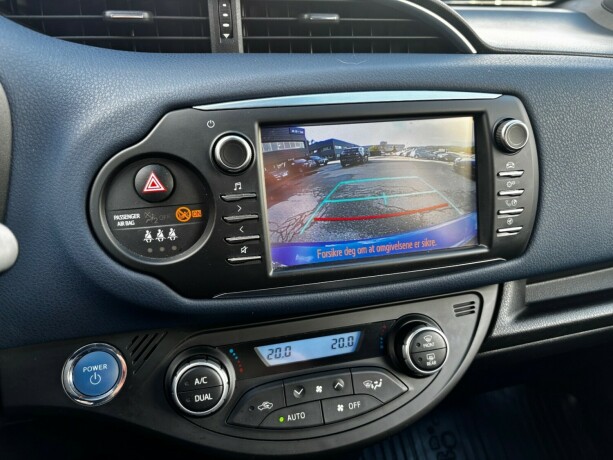 toyota-yaris-elektrisitetbensin-2017-big-23