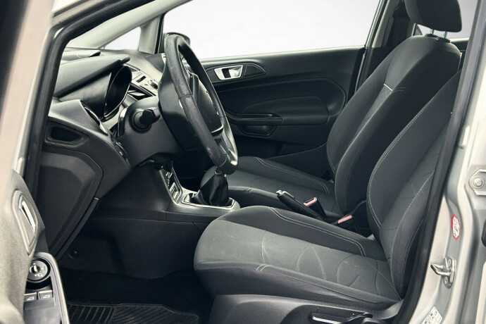 ford-fiesta-bensin-2013-big-8