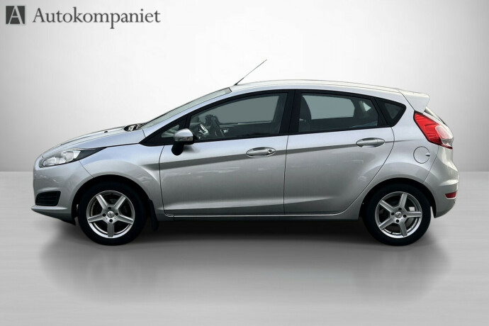 ford-fiesta-bensin-2013-big-2