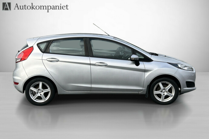 ford-fiesta-bensin-2013-big-1