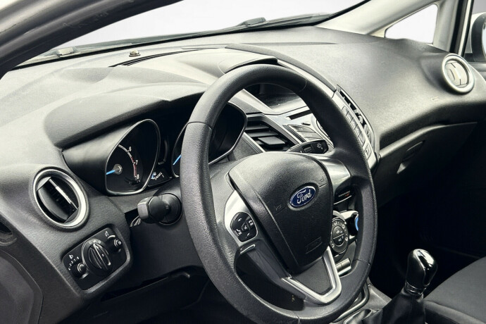 ford-fiesta-bensin-2013-big-10