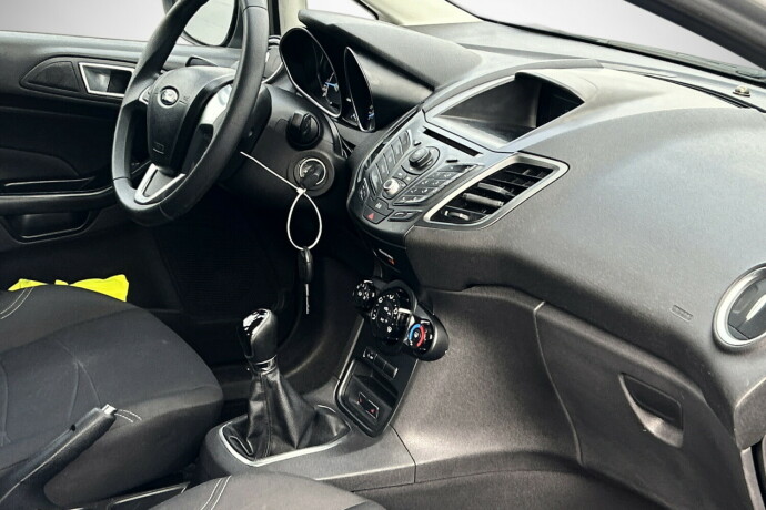 ford-fiesta-bensin-2013-big-9