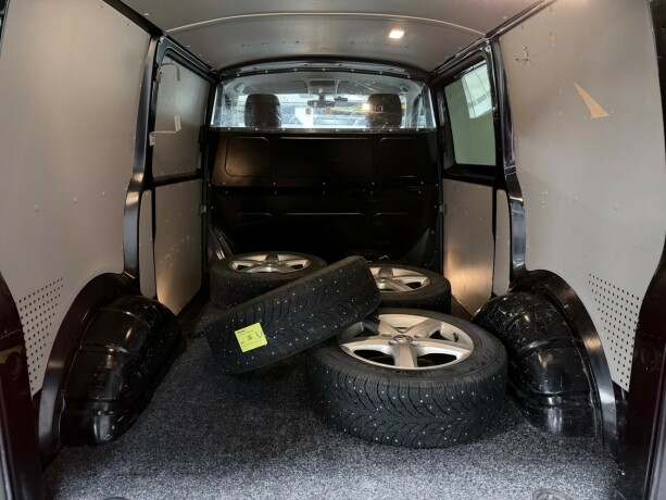 volkswagen-transporter-diesel-2018-big-26