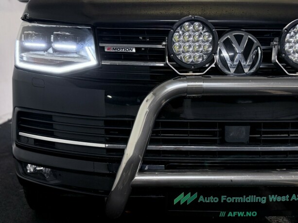 volkswagen-transporter-diesel-2018-big-27