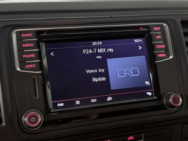 volkswagen-transporter-diesel-2018-big-19