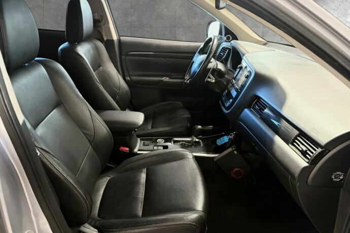 mitsubishi-outlander-diesel-2016-big-19