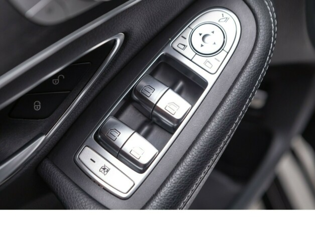 mercedes-benz-c43-bensin-2016-big-24