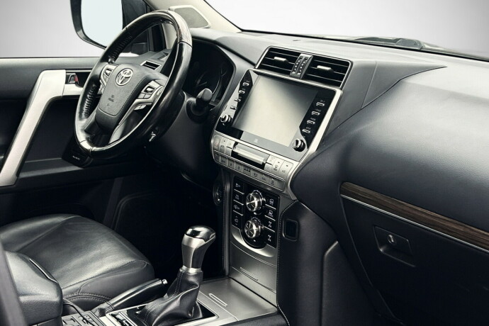 toyota-land-cruiser-diesel-2021-big-9
