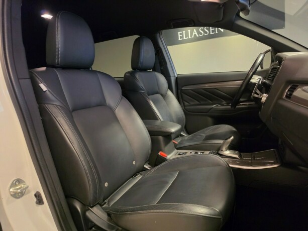 mitsubishi-outlander-elektrisitetbensin-2020-big-12