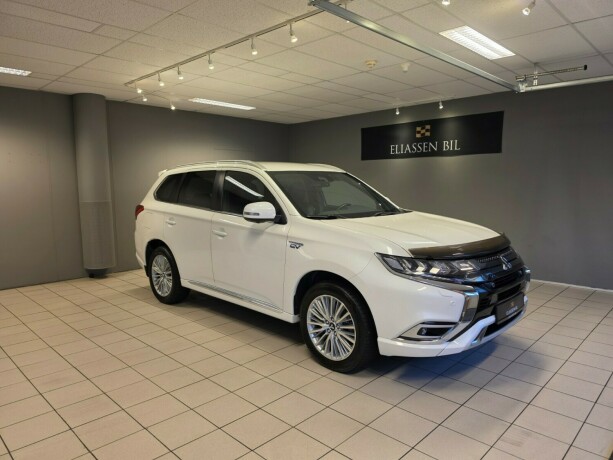 mitsubishi-outlander-elektrisitetbensin-2020-big-10