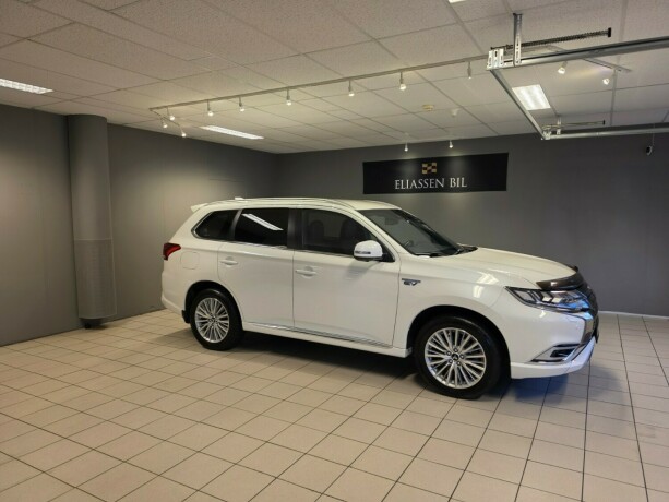 mitsubishi-outlander-elektrisitetbensin-2020-big-2