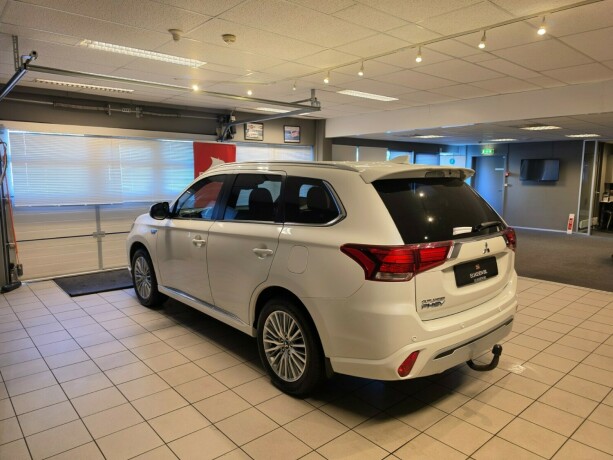 mitsubishi-outlander-elektrisitetbensin-2020-big-6