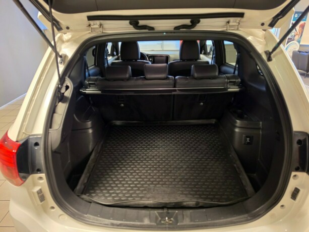 mitsubishi-outlander-elektrisitetbensin-2020-big-21