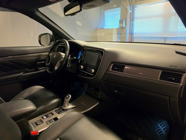 mitsubishi-outlander-elektrisitetbensin-2020-big-13