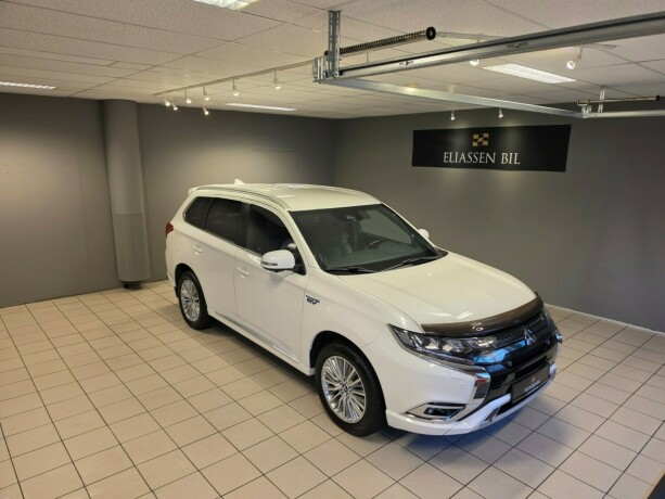 mitsubishi-outlander-elektrisitetbensin-2020-big-1