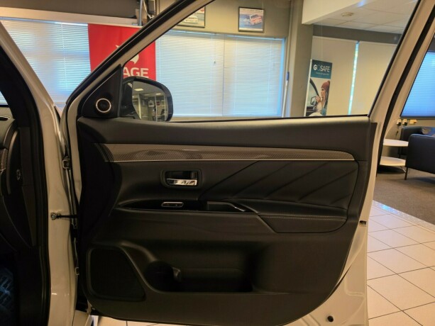 mitsubishi-outlander-elektrisitetbensin-2020-big-16