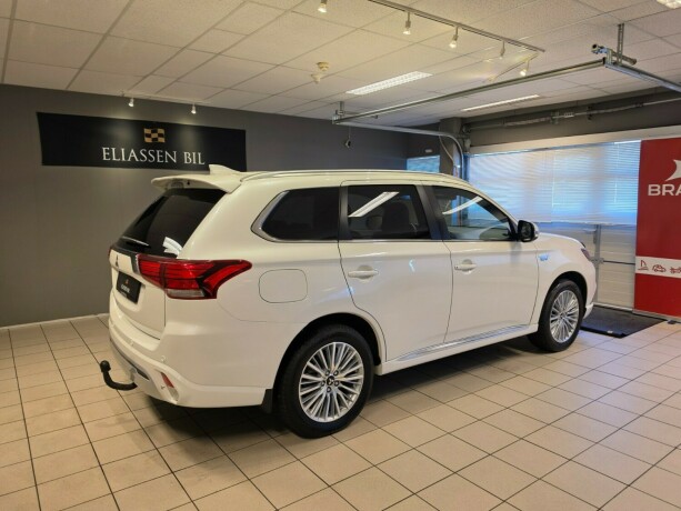 mitsubishi-outlander-elektrisitetbensin-2020-big-4