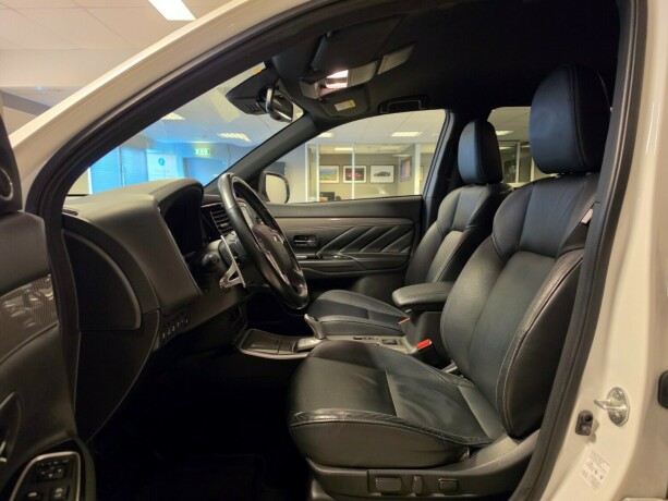 mitsubishi-outlander-elektrisitetbensin-2020-big-23
