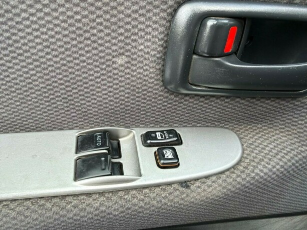 toyota-hiace-diesel-2011-big-11