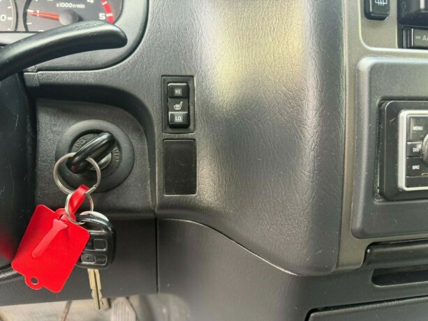 toyota-hiace-diesel-2011-big-10