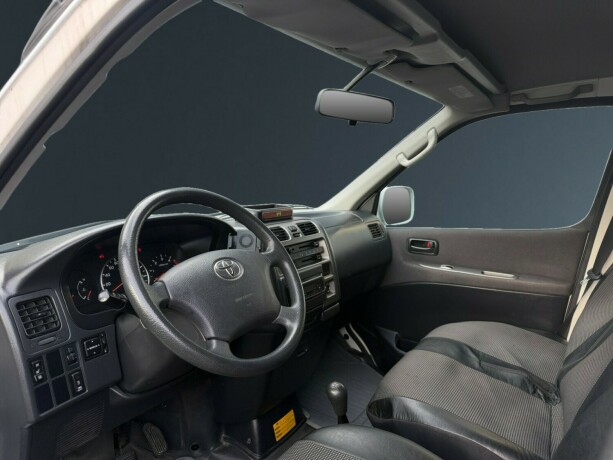 toyota-hiace-diesel-2011-big-8