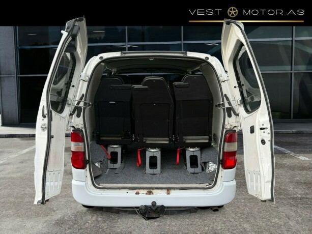 toyota-hiace-diesel-2011-big-5