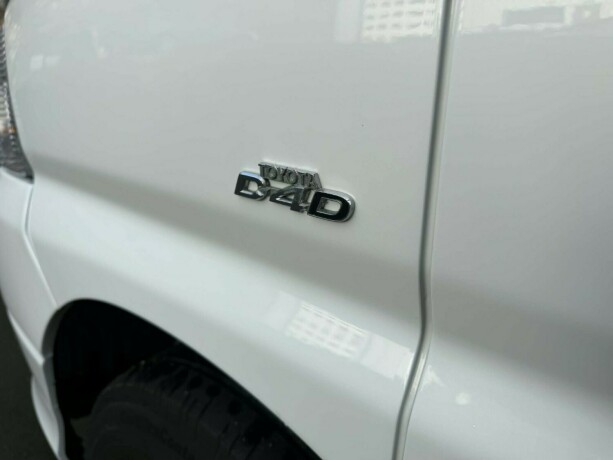 toyota-hiace-diesel-2011-big-23