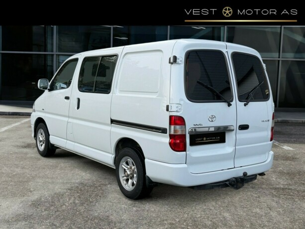 toyota-hiace-diesel-2011-big-3