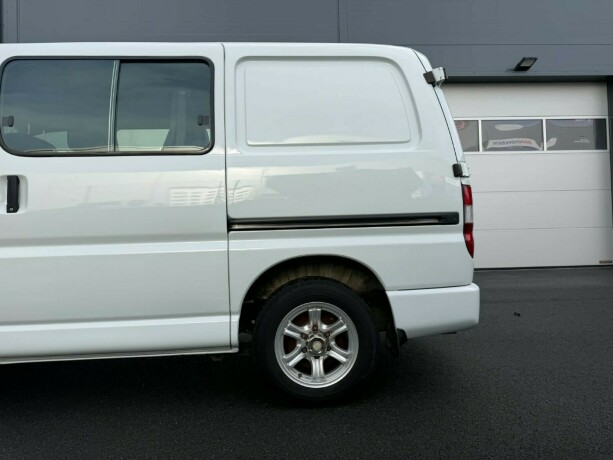 toyota-hiace-diesel-2011-big-22