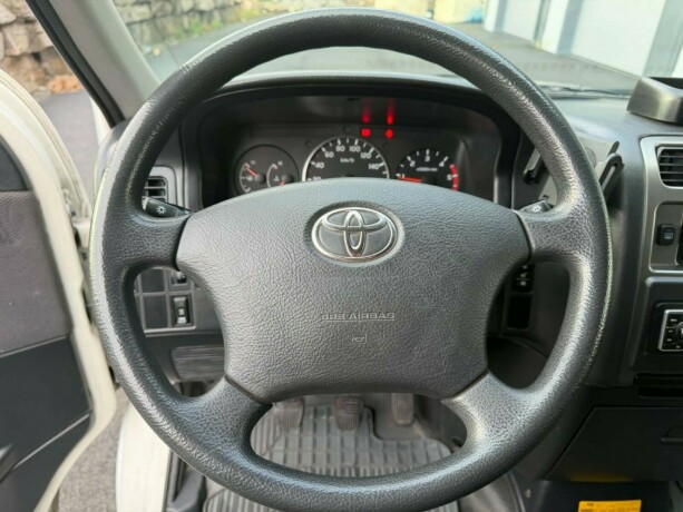toyota-hiace-diesel-2011-big-17