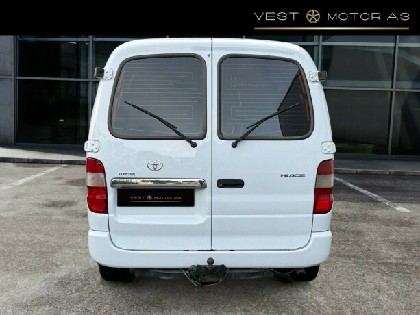 toyota-hiace-diesel-2011-big-4