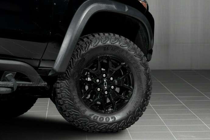 chevrolet-colorado-bensin-2025-big-17