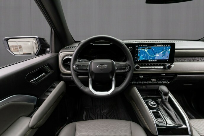 chevrolet-colorado-bensin-2025-big-20