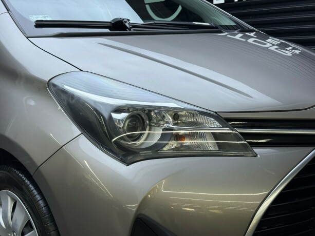 toyota-yaris-elektrisitetbensin-2015-big-3