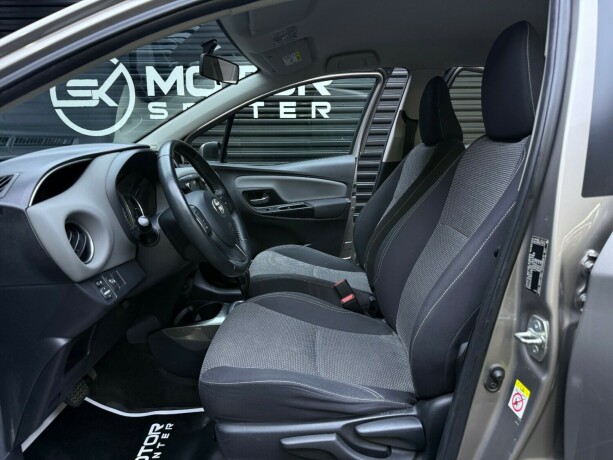 toyota-yaris-elektrisitetbensin-2015-big-24