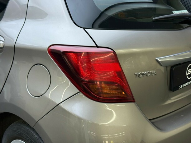 toyota-yaris-elektrisitetbensin-2015-big-7