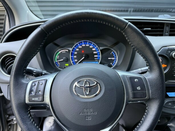 toyota-yaris-elektrisitetbensin-2015-big-13