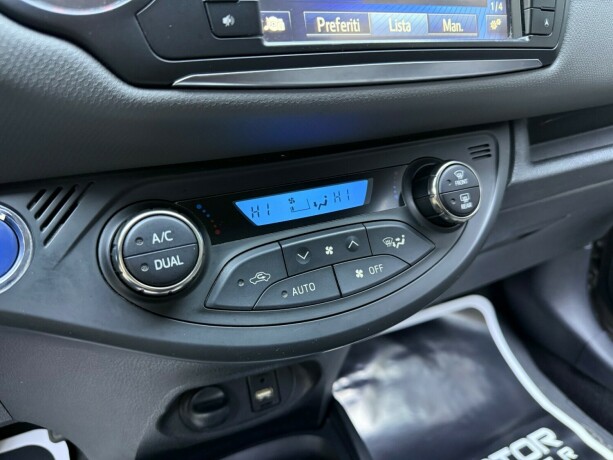 toyota-yaris-elektrisitetbensin-2015-big-21