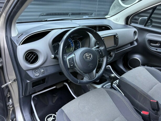 toyota-yaris-elektrisitetbensin-2015-big-10