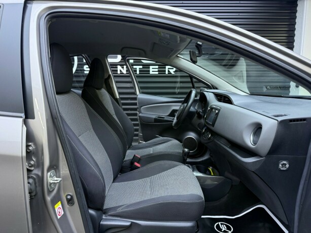 toyota-yaris-elektrisitetbensin-2015-big-25