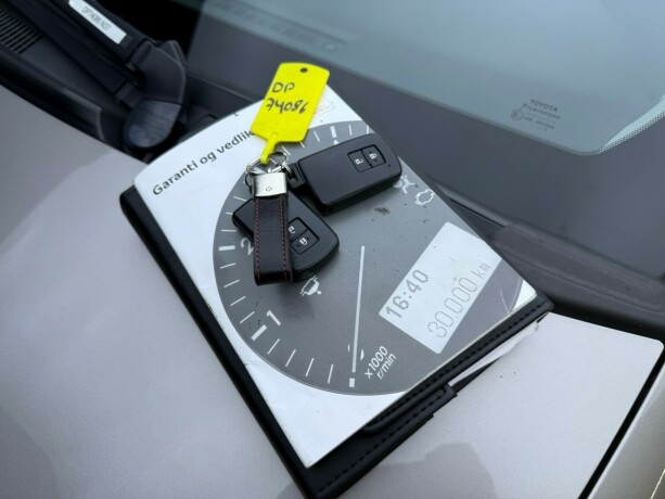 toyota-yaris-elektrisitetbensin-2015-big-30