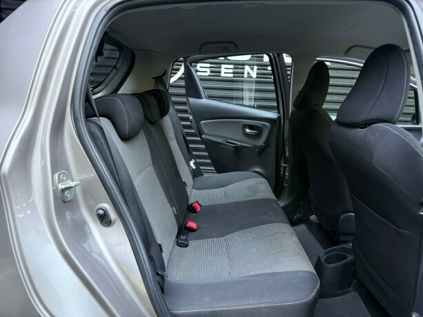 toyota-yaris-elektrisitetbensin-2015-big-27