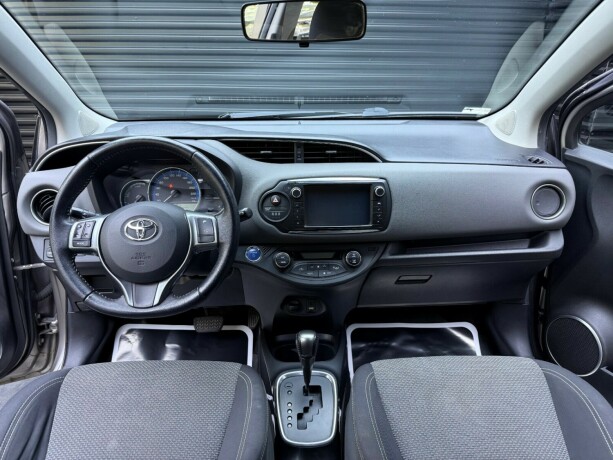 toyota-yaris-elektrisitetbensin-2015-big-9