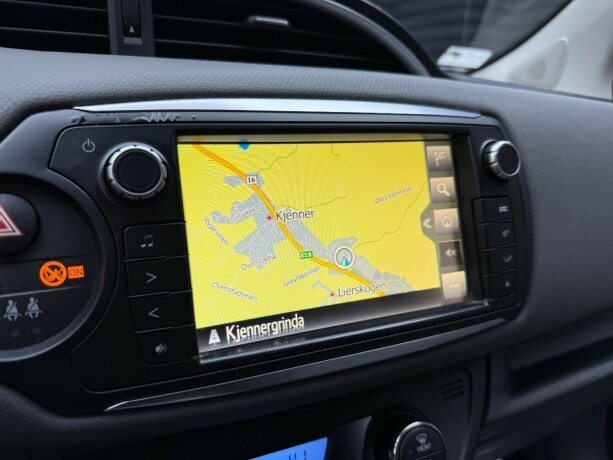 toyota-yaris-elektrisitetbensin-2015-big-15