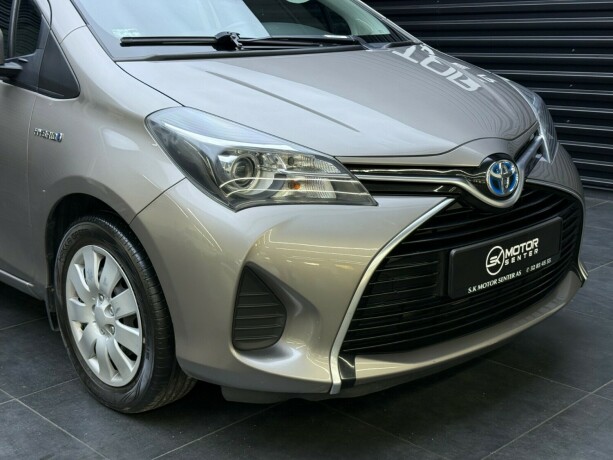 toyota-yaris-elektrisitetbensin-2015-big-2