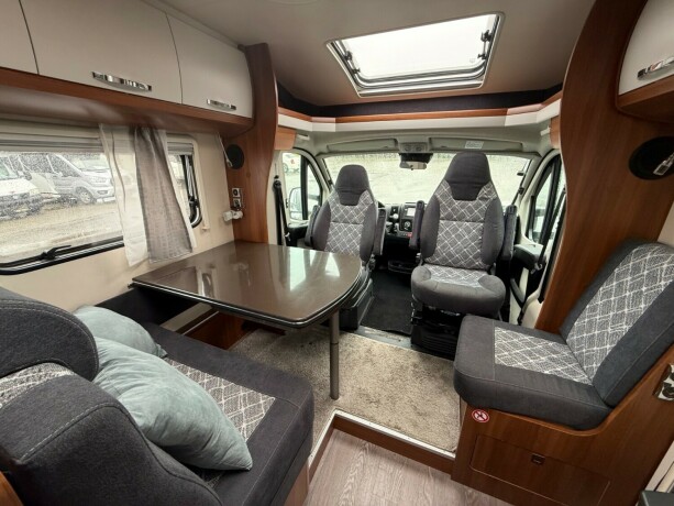 hobby-t65ge-uten-senkeseng-2-enkle-senger-b-f248rerkort-lavt-sykkelstativ-truma-kombi-stort-kj248leskap-diesel-2019-big-16