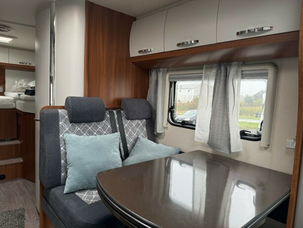 hobby-t65ge-uten-senkeseng-2-enkle-senger-b-f248rerkort-lavt-sykkelstativ-truma-kombi-stort-kj248leskap-diesel-2019-big-18