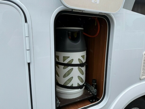 hobby-t65ge-uten-senkeseng-2-enkle-senger-b-f248rerkort-lavt-sykkelstativ-truma-kombi-stort-kj248leskap-diesel-2019-big-78